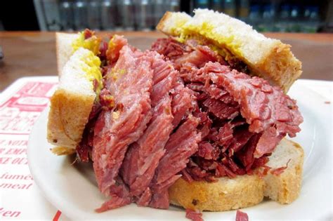 montreal smoked meat restaurant in montreal